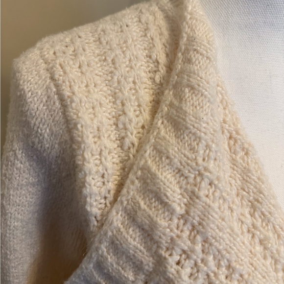 NWOT Thick Cream Fringe Cardigan - Picture 4 of 5